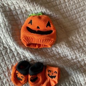 Carters newborn pumpkin hat and booties